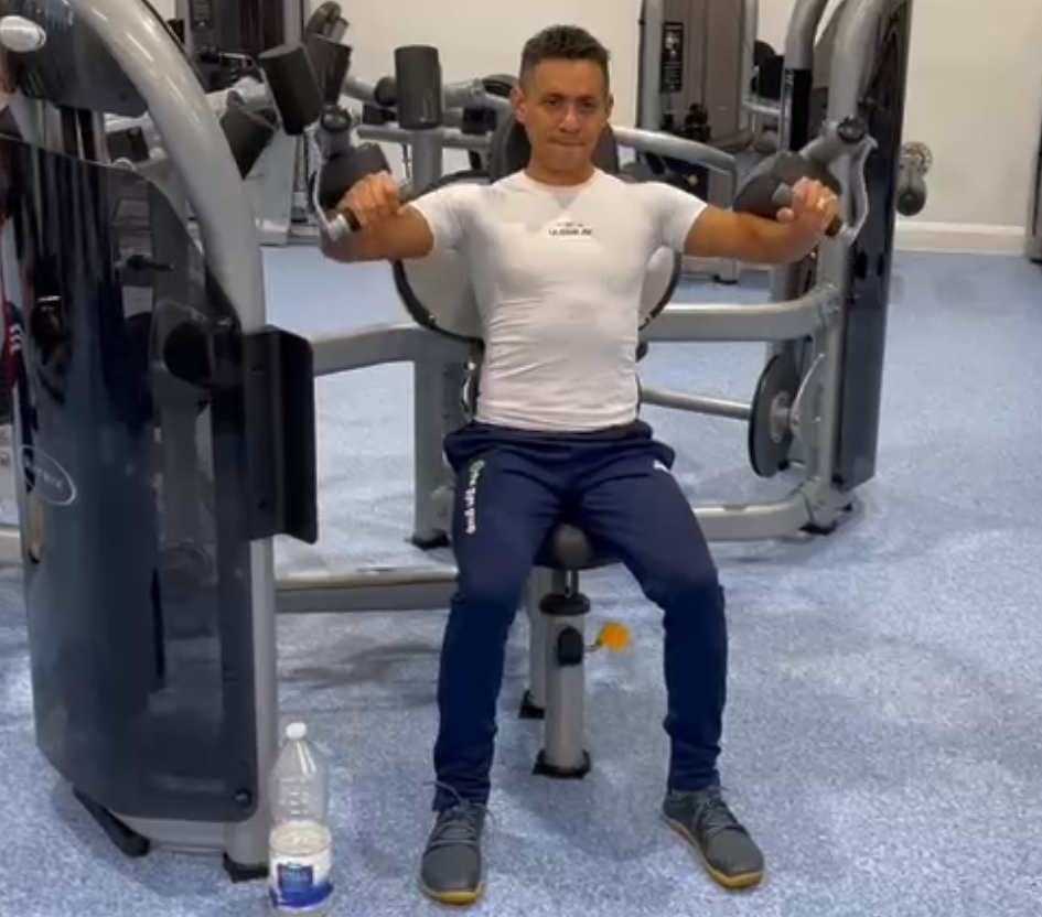 Lateral Raise Machine